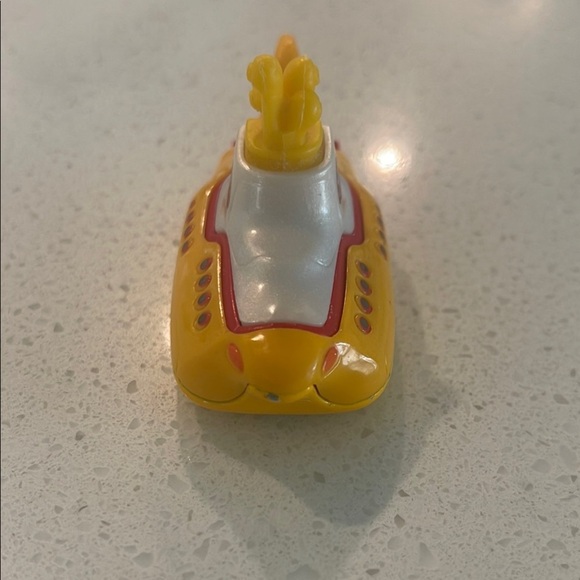 Mattel Yellow and White Submarine Toy Vehicle - Picture 4 of 4